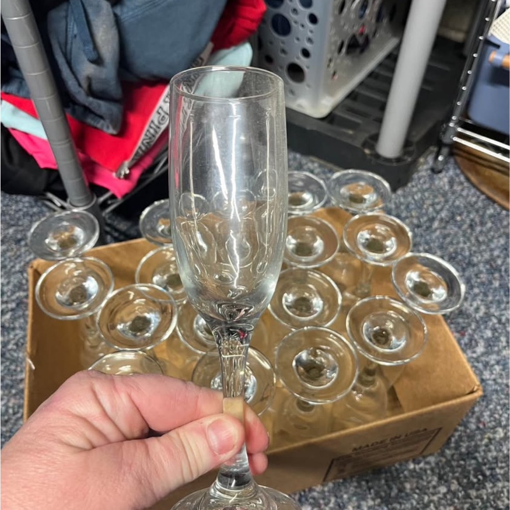 Elegant Clear Champagne Flutes (19 glasses)